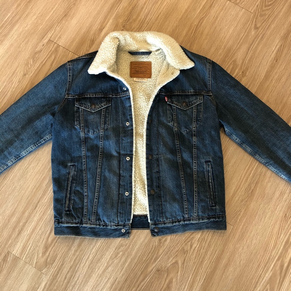 NWOT Levi’s Sherpa Trucker Jacket